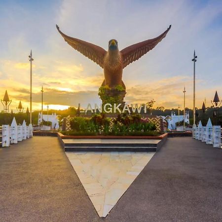 Nabil Nabila Motel Kuah Esterno foto